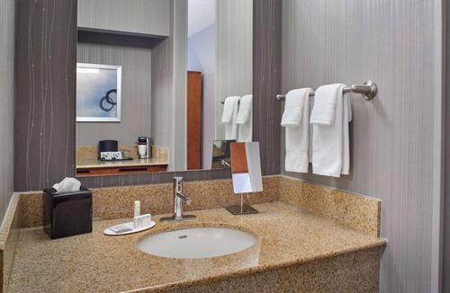 Eden Prairie Hotel | Eden Prairie Getaway! Indoor Swimming Pool, Pets Are Allowed with Fee