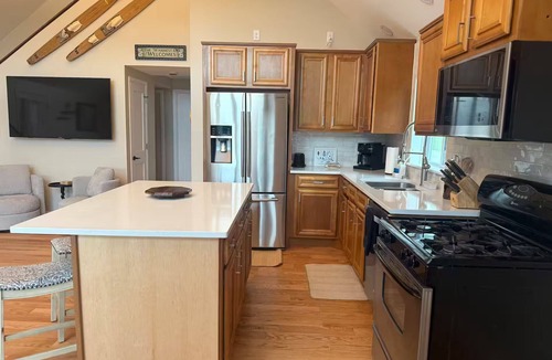 Milton House | Edgewater Escape