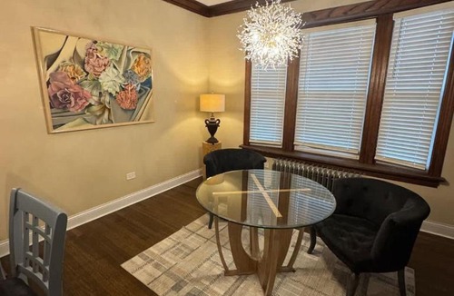 Edgewater Apartment | Edgewater King 1 Bd - Near Loyola, Beach &Andersonville
