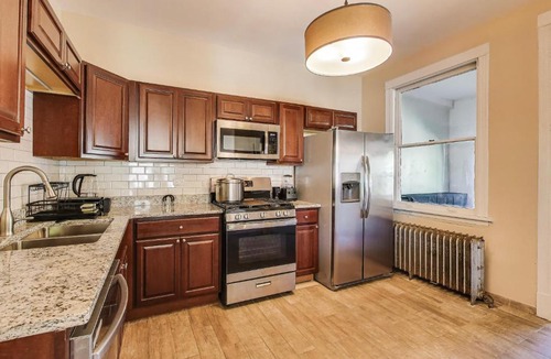 Edgewater Apartment | Edgewater King 1 Bd - Near Loyola, Beach &Andersonville