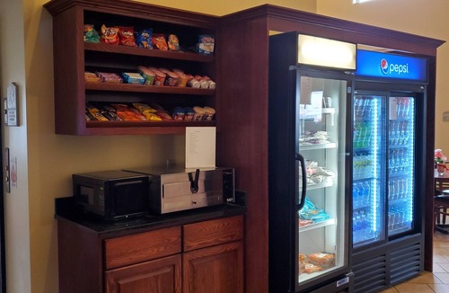 Fairbury Hotel | Edgewood Hotel & Suites