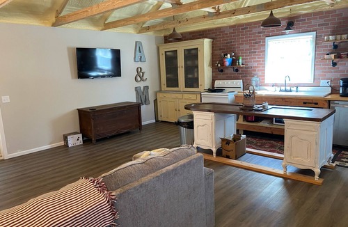 Edina Cabin | Edina Missouri New Cabin in Rural Area