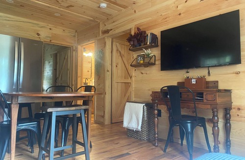 Amery Cabin | Eleanor - 2 bdr Cabin Duplex unit-River-SUPS, Kayaks, & Sauna! Pet friendly!