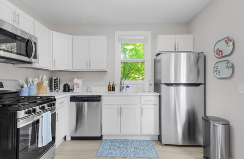 Lake Forest Apartment | Elegant 1 Bed Steps to Metra & Dining in Lake Forest!