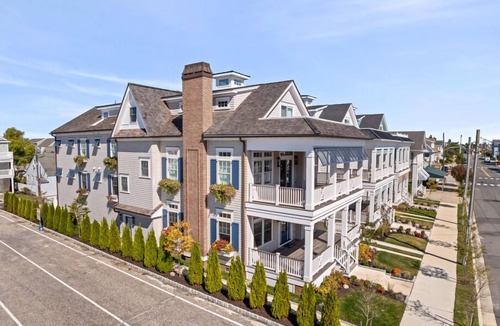 North End Condo | Elegant 6-Bedroom Condo—Garage & Porch Bliss