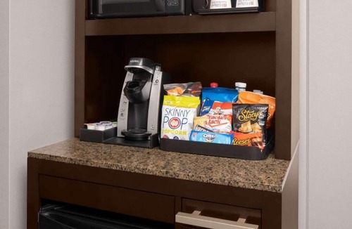Bethesda Hotel | Elegant Bethesda Pet Friendly Stay Near NIH, Metro And Downtown DC