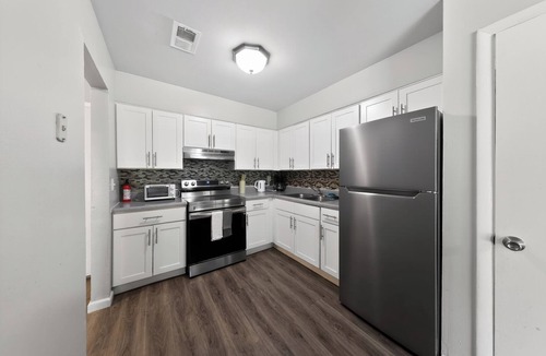 Edgemoor Apartment | Elegant Chateau Escape | Parking Included