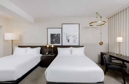 Downtown Des Moines Hotel | Elegant Des Moines Hotel Stay with History, Comfort, and Convenience