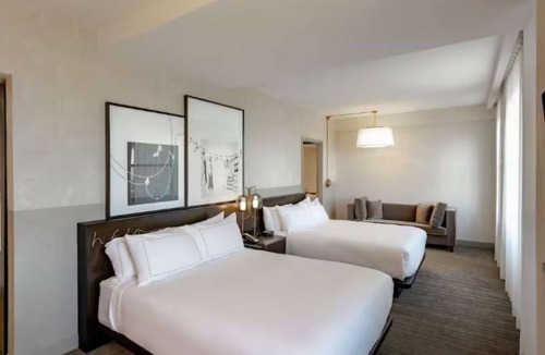 Downtown Des Moines Hotel | Elegant Des Moines Hotel Stay with History, Comfort, and Convenience