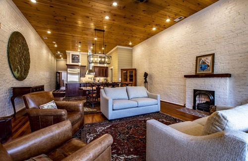 Rome Apartment | Elegant Loft Apartment in Beautiful Downtown Rome!