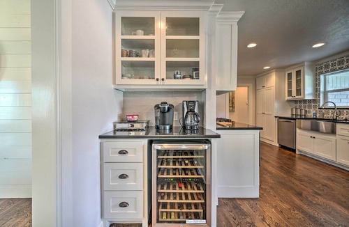 Oklahoma City Cottage | Elegant NW Oklahoma City Home w/Spacious Yard