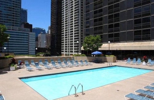 Streeterville Apartment | Elegant Streeterville Studio w/Gym, Pool, near Navy Pier, by Blueground