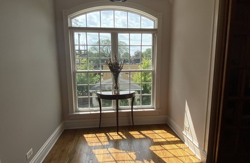 Oak Park House | Elegantly decorated spacious 4 bedroom, 5 bathroom home in historic Oak Park