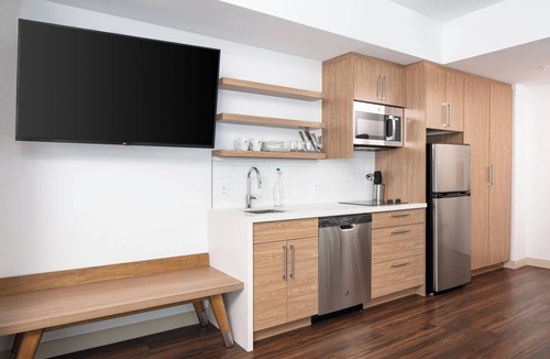 Iowa City Hotel | Element by Marriott Iowa City