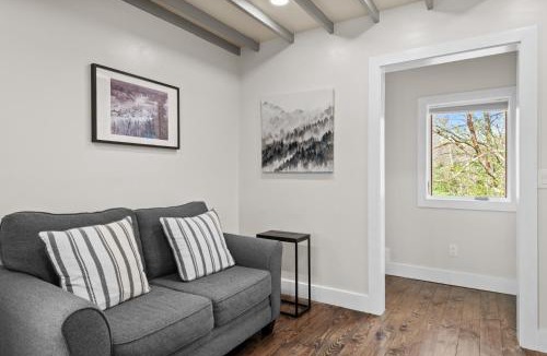 Charter Hills House | Elevation Escape