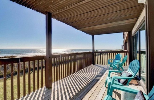 Wilmington Beach Condo | Elevator. Oceanfront. Big Deck. Pool.