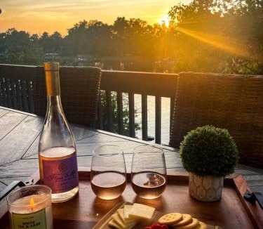 Bowling Green House | Embrace Nature in this Lakefront Cottage with Fire Pit in Charlotte, North Carolina