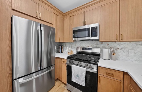 Asbury Park Apartment | Emory By The Sea - Fully Renovated Cozy 2 bed duplex in fantastic Asbury Park