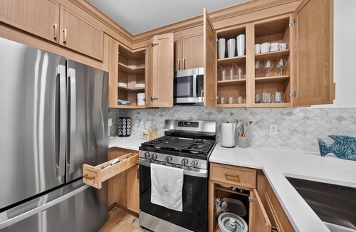 Asbury Park Apartment | Emory By The Sea - Fully Renovated Cozy 2 bed duplex in fantastic Asbury Park