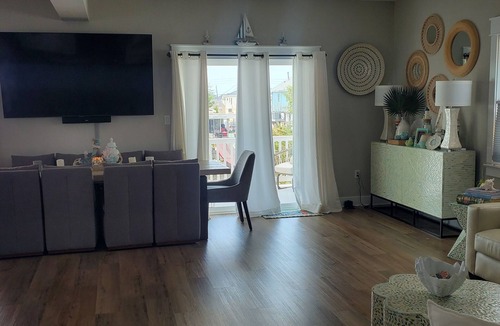 Mystic Island House | Enchanting Mystic Island Beach Home on picturesque lagoon near Jersey Shore.