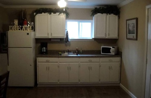 Joppa House | Enchanting Cabin Rental in the Woods with Shared Hot Tub near Arab, Alabama