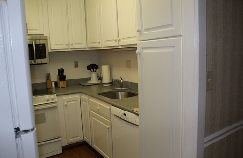 Rehoboth Beach Condo | Enclosed Patio & Steps to Ocean!