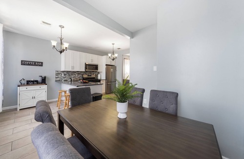 Constable Hook House | Enjoy a peaceful and conveniently located stay at this modern comfortable 3-bedroom apartment in Bayonne, where convenience meets comfort! Situated in a prime location, our home offers easy access to plenty amenities, making it the perfect choic