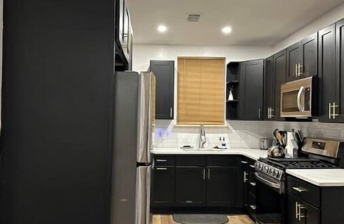 Camden House | Enjoy a Stylish centrally-located home 15min to Most Philly Attractions/Airport.