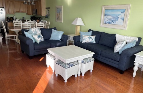 Wildwood Condo | Enjoy beautiful bay sunsets in this Marina Bay rental