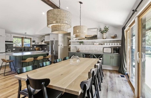 Country Club Estates House | Enjoy everything Lake Geneva has to offer in gorgeously remodeled Fontana home!