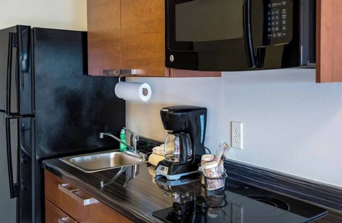 Bismarck Hotel | Enjoy Flexible Space for Couples or Families w/Nearby Attractions