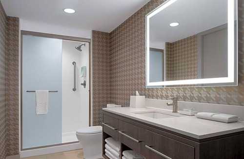 Des Moines Hotel | Enjoy Prime Comfort in Spacious Room Near Attractions | Pets Allowed