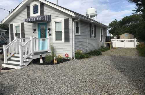 Ortley Beach House | Enjoy sunsets at this modern cottage with large backyard and peekaboo bay view.