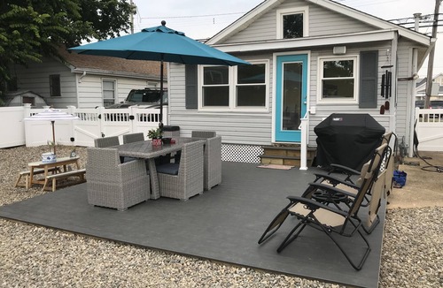Ortley Beach House | Enjoy sunsets at this modern cottage with large backyard and peekaboo bay view.