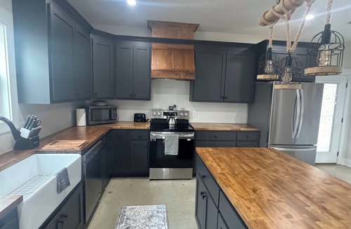 Crane Hill House | Enjoy the Country! Relax & Unwind with this beautiful 2 BR house in Crane Hill