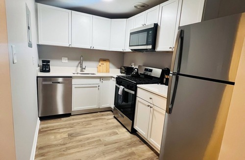 Nauck Apartment | Enjoyable 1-bedroom apartment with independent entrance in Arlington