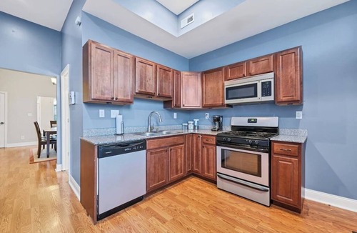 St. Louis Hotel | Entire building in The Grove, Perfect for Groups!