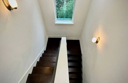 Cherrywood House | ENTIRE HOME | 3BR | King Master 1st Floor | Near Downtown