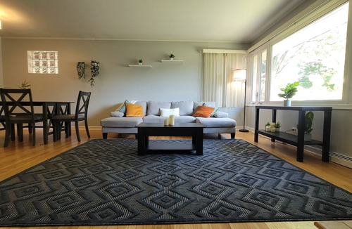 Northbrook House | Entire home, close to highway, serene neighborhood
