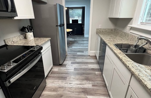 Cayce House | Entire House- 3 bedrooms in charming Cayce Close to downtown and Ft. Jackson.
