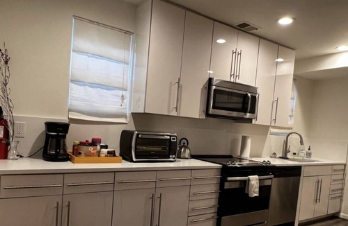 Potomac House | Entire Private 2BD Guest Suite with Full Kitchen