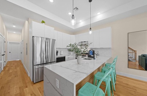 Communipaw House | EPIC NYC Retreat | Sleeps 30 w/Rooftop & Gameroom!