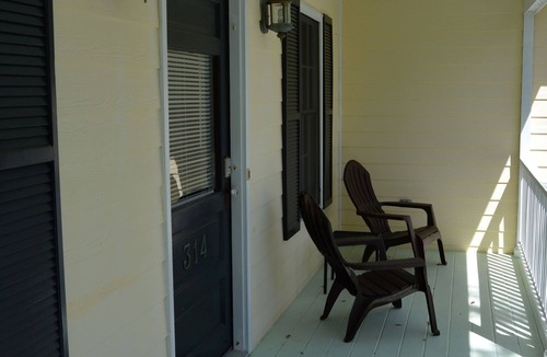Sunset Point House | Equally Close to both Beach and and Town