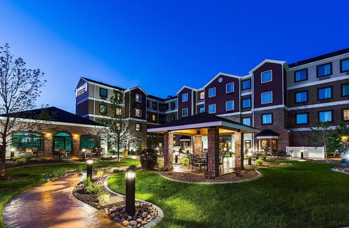 Bismarck Condo | Equipped Suite Near Downtown + BIS | Free Daily Breakfast + Indoor Pool