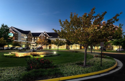 Chantilly Condo | Equipped Suite Near IAD | Free Breakfast + Shuttle to Airport + Corporate Area
