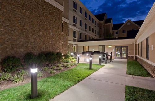 Chantilly Condo | Equipped Suite Near IAD | Free Breakfast + Shuttle to Airport + Corporate Area