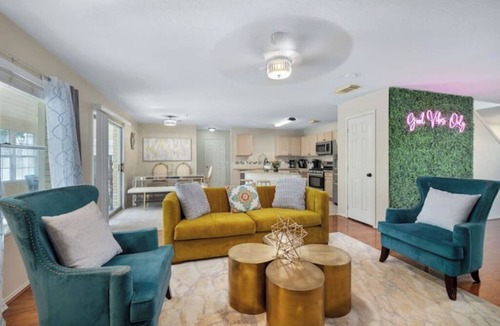 George Bush Park/Eldridge House | Escape Haven: Pool, Backyard Bliss, Sunroomnn