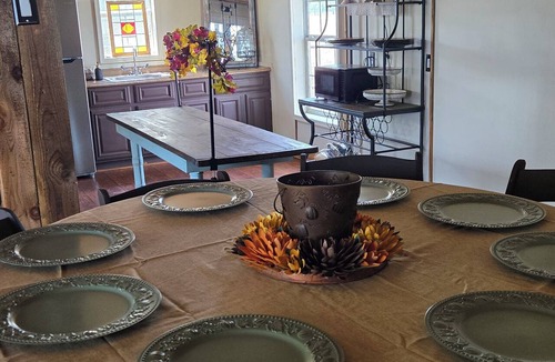 Manor House | Escape the City for Country Charm within 20 miles of downtown Austin and Airport