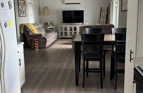 Mina Cabin | Escape to a relaxing lakeside cabin on Mina Lake.