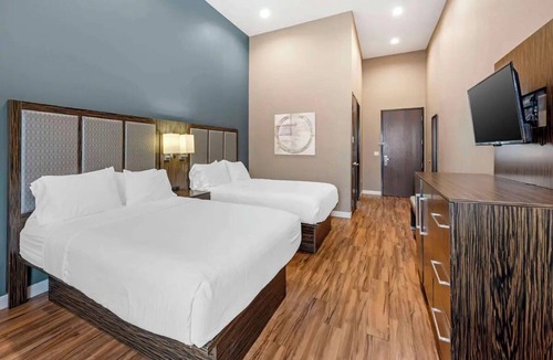 Pflugerville Hotel | Escape to a Tranquil Room Near Lake Pflugerville - 3.5 miles | Free Breakfast